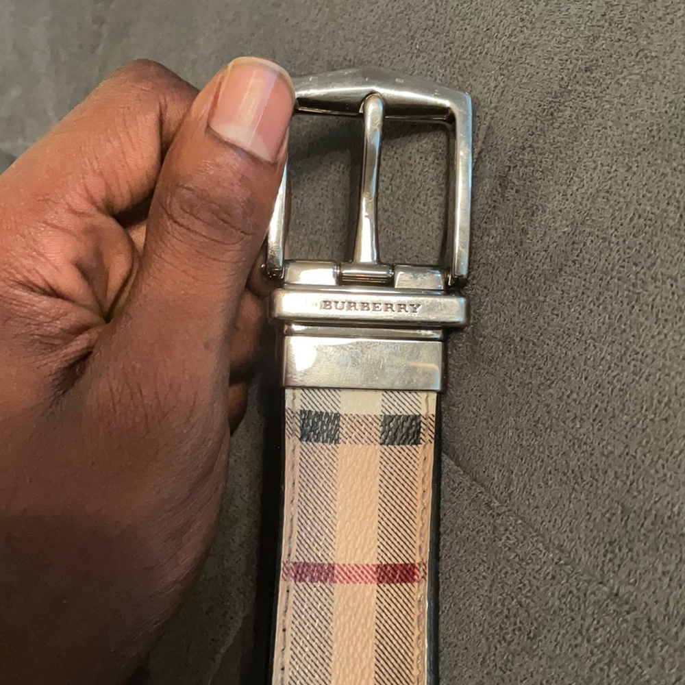 Stylish Vintage Burberry belt very fashionable!